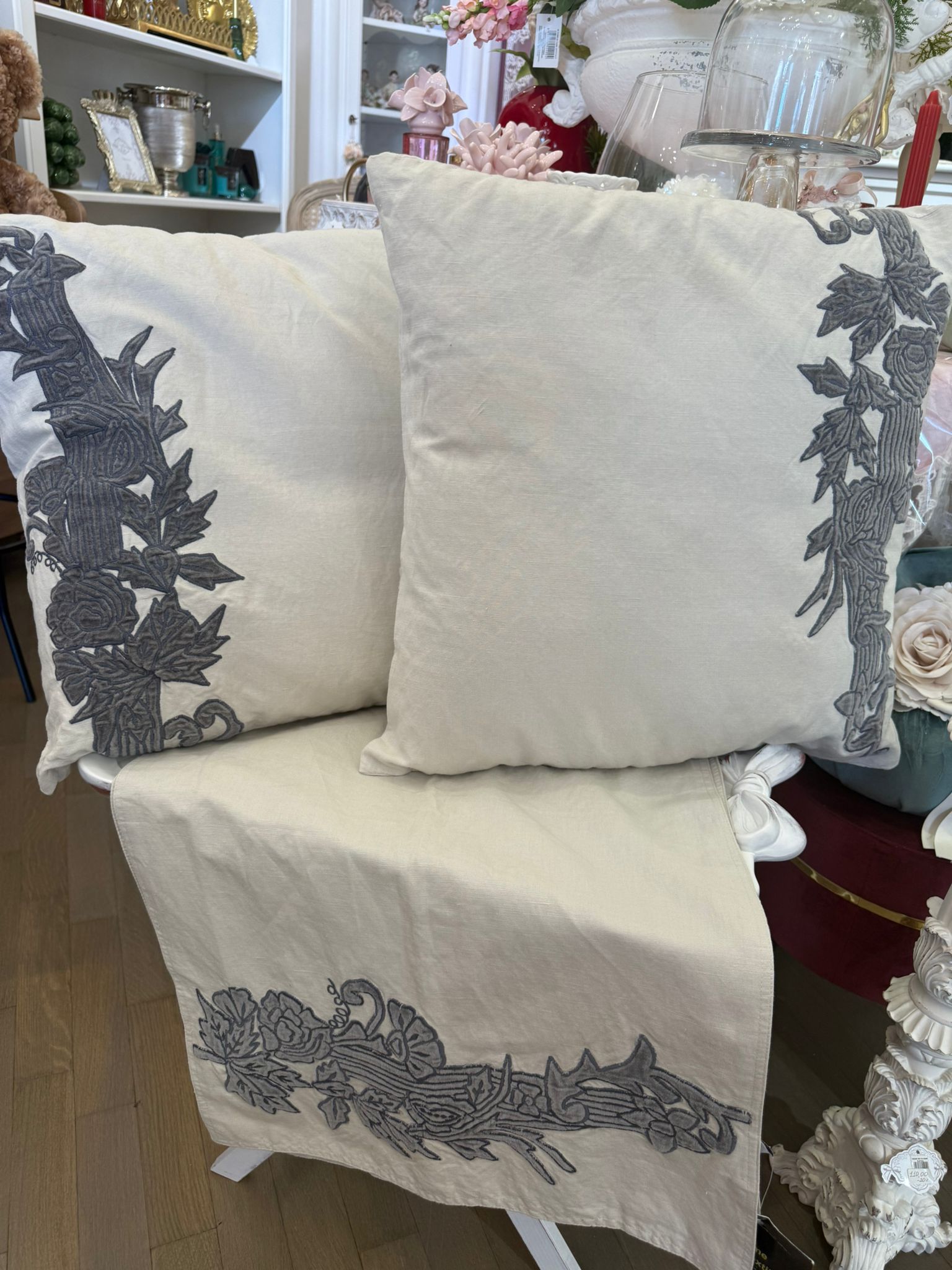 Cuscino arredo in lino con ricamo in velluto - 50x50 cm - Home Textile